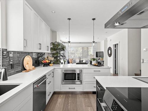 1-3510 Landie Road, Kelowna, BC - Indoor Photo Showing Kitchen With Upgraded Kitchen