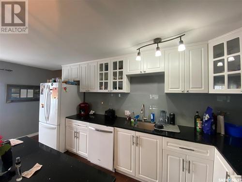 Pt Of Sw 23-28-21 W3, Kindersley Rm No. 290, SK - Indoor Photo Showing Kitchen