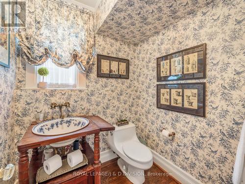 Upper - 79 Farnham Avenue, Toronto, ON - Indoor Photo Showing Bathroom