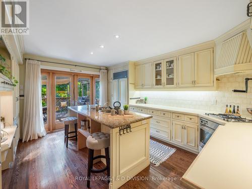 Upper - 79 Farnham Avenue, Toronto, ON - Indoor Photo Showing Kitchen With Double Sink With Upgraded Kitchen