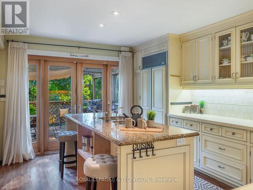 Upper - 79 Farnham Avenue, Toronto, ON - Indoor Photo Showing Kitchen