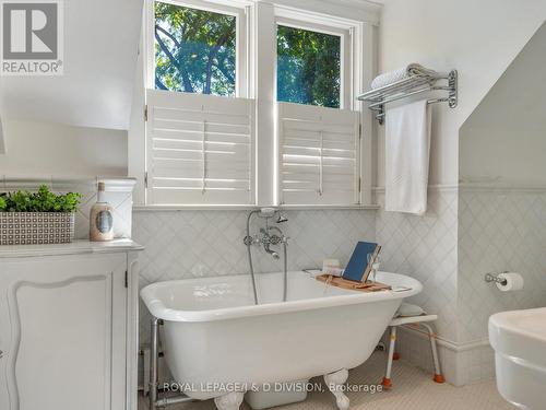 Upper - 79 Farnham Avenue, Toronto, ON - Indoor Photo Showing Bathroom