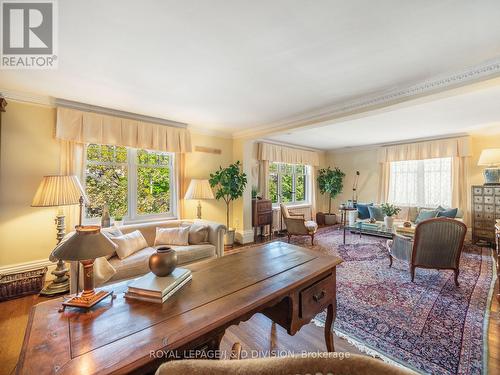 Upper - 79 Farnham Avenue, Toronto, ON - Indoor Photo Showing Living Room