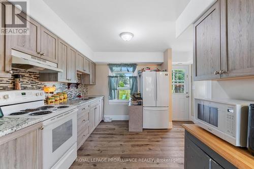 45 Diver Belt Drive, Prince Edward County, ON - Indoor Photo Showing Kitchen