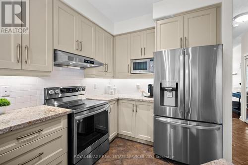 3357 Hayhurst Crescent, Oakville, ON - Indoor Photo Showing Kitchen