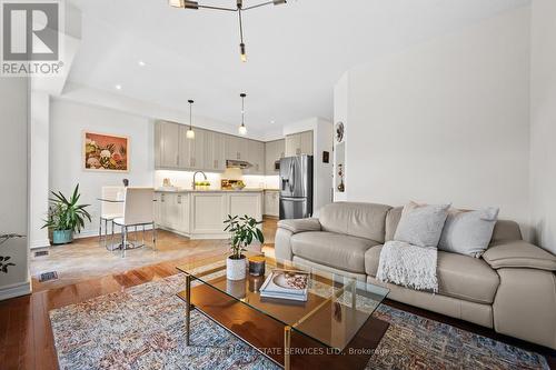 3357 Hayhurst Crescent, Oakville, ON - Indoor Photo Showing Living Room