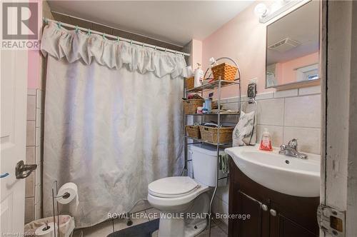 218 Catharine Street N, Hamilton, ON - Indoor Photo Showing Bathroom