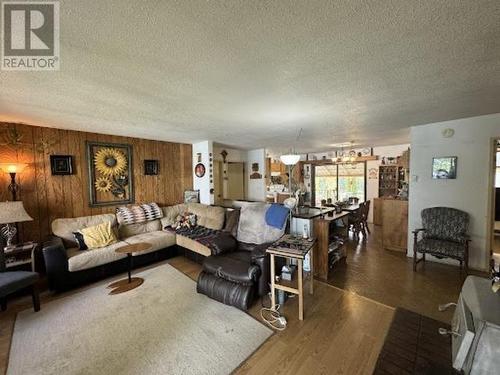 3415 S Chimney Lake Road, Williams Lake, BC - Indoor Photo Showing Living Room
