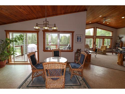 9250 Pretty Road, Cranbrook, BC - Indoor Photo Showing Dining Room