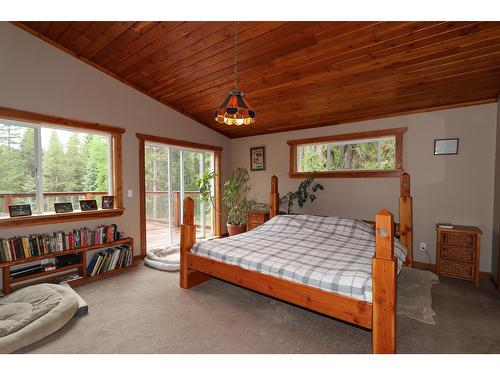 9250 Pretty Road, Cranbrook, BC - Indoor Photo Showing Bedroom