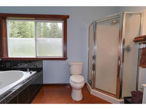 9250 Pretty Road, Cranbrook, BC - Indoor Photo Showing Bathroom