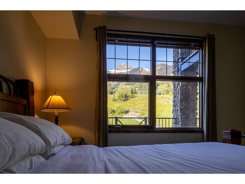 208 - 1545 Kicking Horse Trail, Golden, BC - Indoor Photo Showing Bedroom