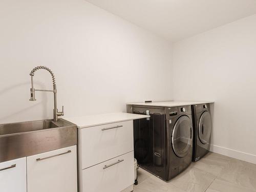 Salle de lavage - 1730 Rue Robert, Brossard, QC - Indoor Photo Showing Laundry Room