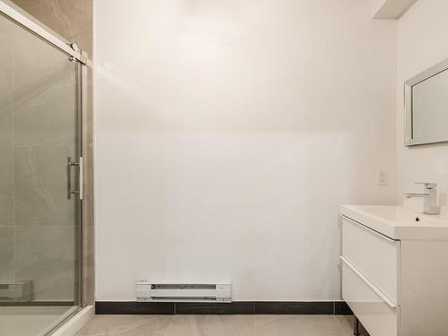 Salle de bains - 1730 Rue Robert, Brossard, QC - Indoor Photo Showing Bathroom