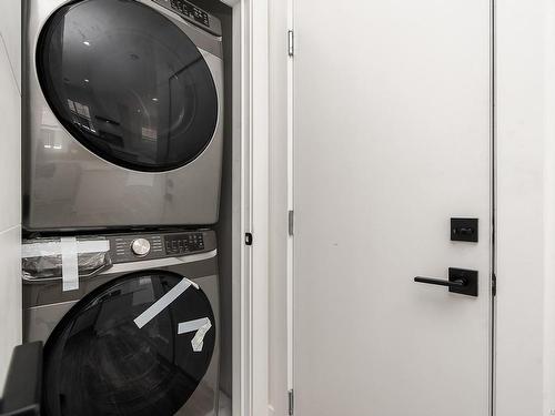 677 Briarwood Dr, Parksville, BC - Indoor Photo Showing Laundry Room