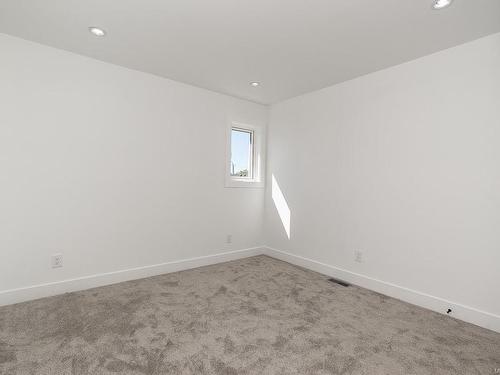 677 Briarwood Dr, Parksville, BC - Indoor Photo Showing Other Room