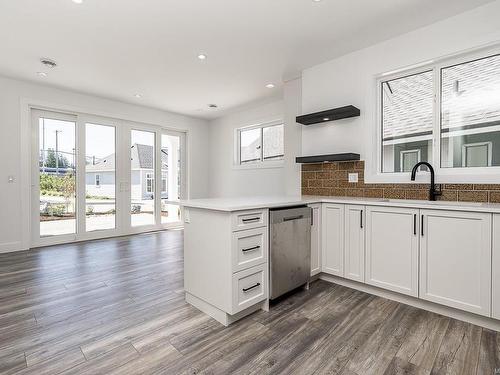 677 Briarwood Dr, Parksville, BC - Indoor Photo Showing Kitchen