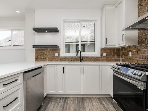 677 Briarwood Dr, Parksville, BC - Indoor Photo Showing Kitchen