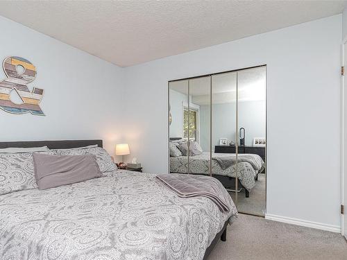 2249 Shakespeare St, Victoria, BC - Indoor Photo Showing Bedroom