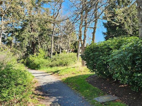 20-4305 Maltwood Lane, Saanich, BC - Outdoor