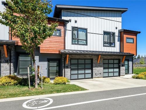 19-623 Crown Isle Blvd, Courtenay, BC - Outdoor With Facade