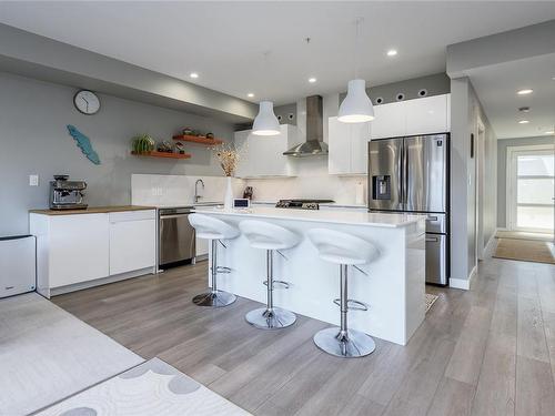 19-623 Crown Isle Blvd, Courtenay, BC - Indoor Photo Showing Kitchen With Stainless Steel Kitchen With Upgraded Kitchen