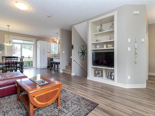 5-3101 Cliffs Rd, Duncan, BC - Indoor Photo Showing Living Room