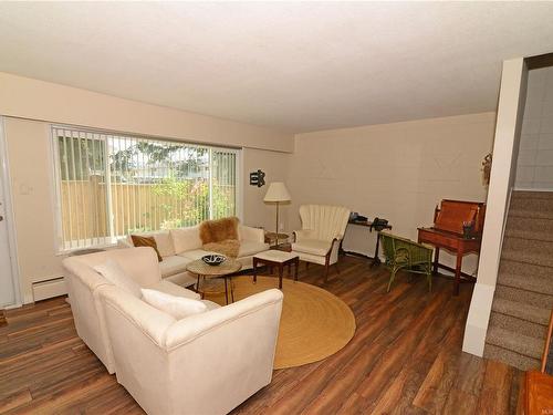 25-4110 Kendall Ave, Port Alberni, BC - Indoor Photo Showing Living Room