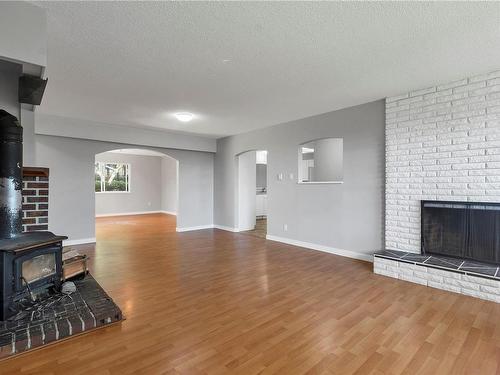 744 Alder St South, Campbell River, BC - Indoor Photo Showing Living Room With Fireplace