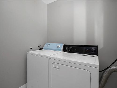 744 Alder St South, Campbell River, BC - Indoor Photo Showing Laundry Room