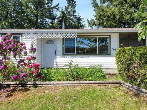 744 Alder St South, Campbell River, BC - Outdoor