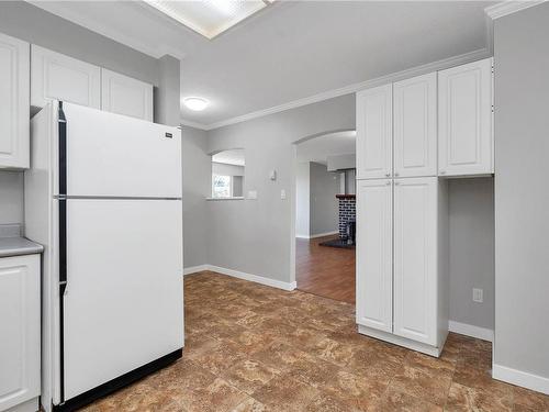 744 Alder St South, Campbell River, BC - Indoor Photo Showing Kitchen