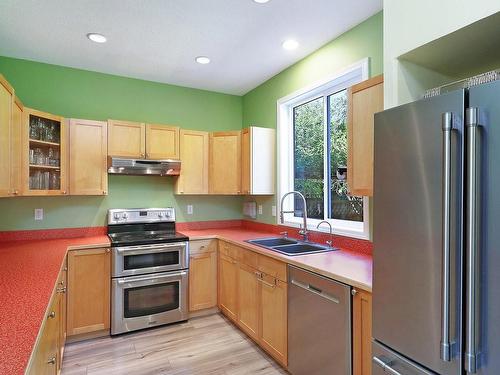 2342 St. Andrews Way, Courtenay, BC - Indoor Photo Showing Kitchen With Double Sink