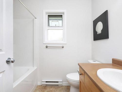 2342 St. Andrews Way, Courtenay, BC - Indoor Photo Showing Bathroom