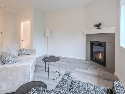 30-3195 Herons Way, Duncan, BC - Indoor Photo Showing Living Room With Fireplace