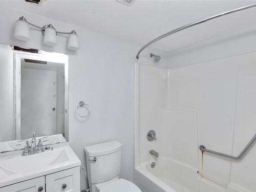 1151 Oxford St, Victoria, BC - Indoor Photo Showing Bathroom