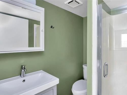 1151 Oxford St, Victoria, BC - Indoor Photo Showing Bathroom