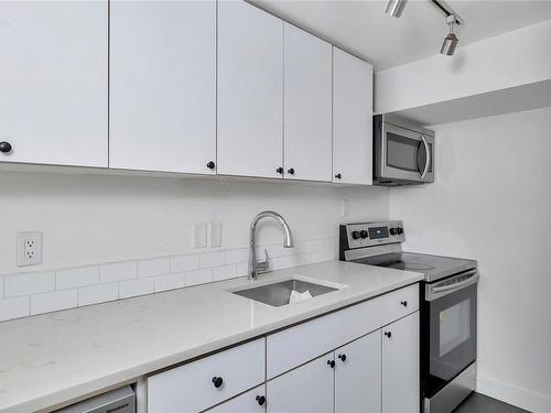 1151 Oxford St, Victoria, BC - Indoor Photo Showing Kitchen