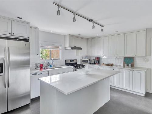 1151 Oxford St, Victoria, BC - Indoor Photo Showing Kitchen