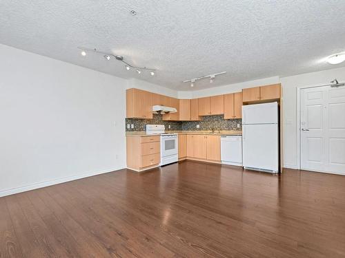 203-383 Wale Rd, Colwood, BC - Indoor Photo Showing Kitchen