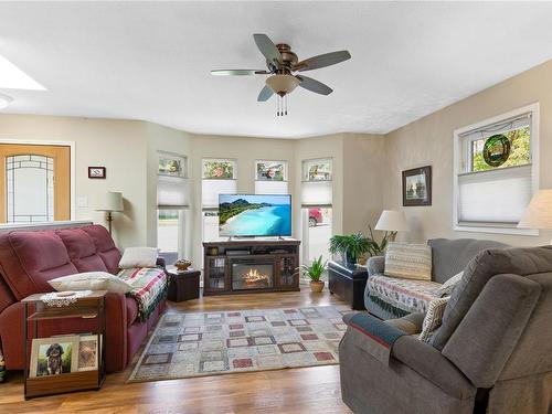 25-493 Pioneer Cres, Parksville, BC - Indoor Photo Showing Living Room