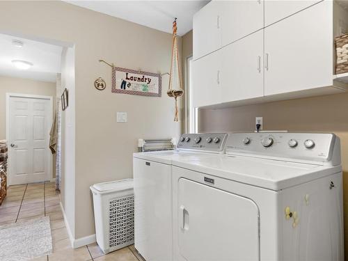 25-493 Pioneer Cres, Parksville, BC - Indoor Photo Showing Laundry Room