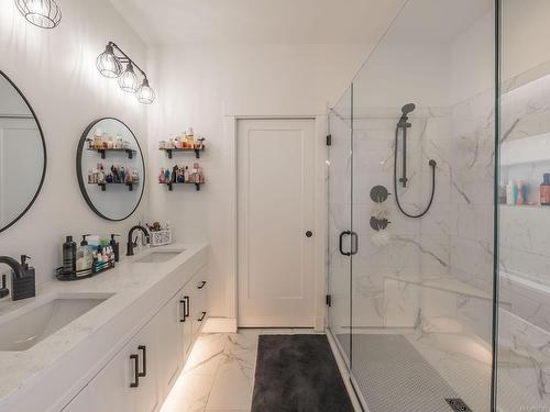 610 Ellcee Pl, Courtenay, BC - Indoor Photo Showing Bathroom