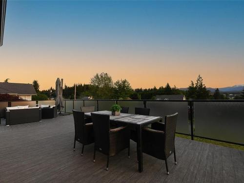 610 Ellcee Pl, Courtenay, BC - Outdoor With View