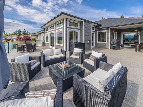 610 Ellcee Pl, Courtenay, BC - Outdoor With Deck Patio Veranda With Exterior