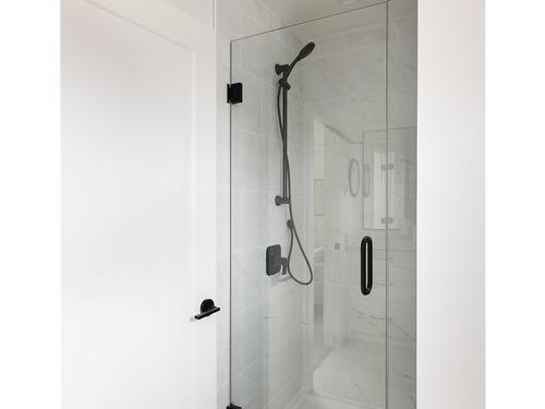 15-10145 Fifth St, Sidney, BC - Indoor Photo Showing Bathroom