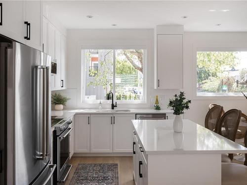 15-10145 Fifth St, Sidney, BC - Indoor Photo Showing Kitchen With Upgraded Kitchen