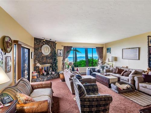 1550 Mileva Lane, Saanich, BC - Indoor Photo Showing Living Room With Fireplace