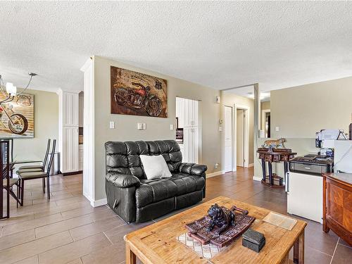36 Kanaka Pl, Nanaimo, BC - Indoor Photo Showing Living Room