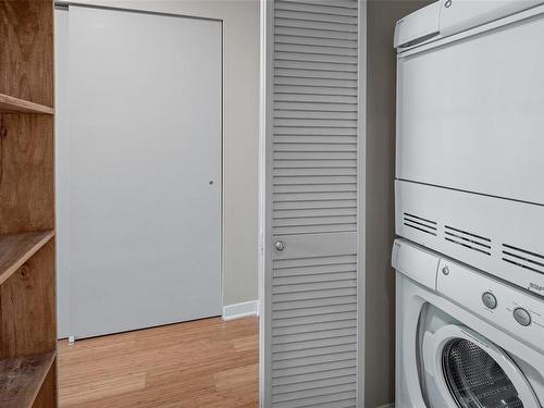 103-379 Tyee Rd, Victoria, BC - Indoor Photo Showing Laundry Room